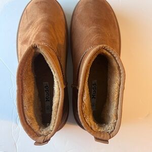 Mudd Women’s ' Tan Slipper Boots Size 9